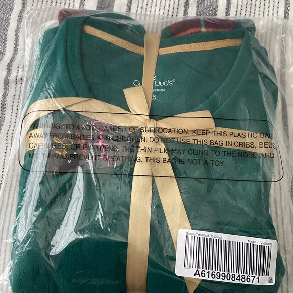 New pajamas - Picture 1 of 3